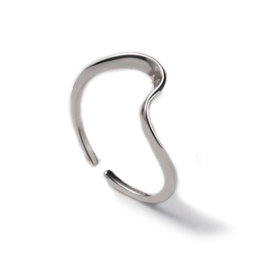 Minimalist S925 sterling silver Mobius ring with wavy open design and polished finish