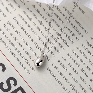 Élégant pendentif goutte d'eau en argent sterling S925 avec une finition polie épurée