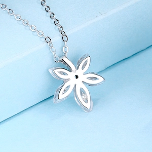 Élégant collier avec pendentif fleur à six pétales en argent S925 et chaîne polie