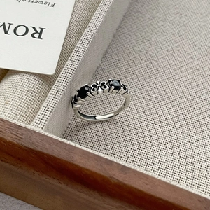 Retro S925 sterling silver ring featuring three black gemstones and gothic cross design