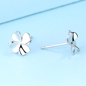 Minimalist S925 sterling silver four-leaf clover stud earrings with polished finish