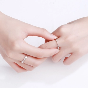 S925 sterling silver Mobius couple rings featuring polished finish and sparkling diamonds
