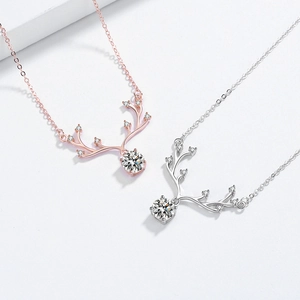 Collier élégant en argent sterling S925 avec bois de renne et moissanite ronde brillante