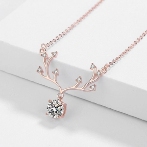 Collier pendentif bois de cerf en argent 925 avec finition or rose et pierre de moissanite