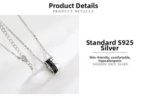 Dettaglio catena in argento sterling S925 con ciondolo a cilindro in smalto bicolore