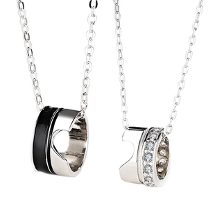 Collane di coppia in argento sterling S925 con pendenti ad anello a cuore incastrati