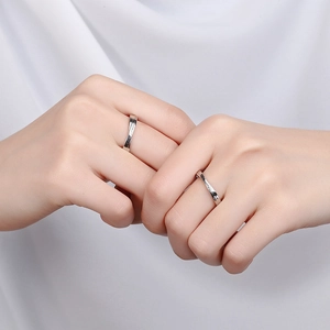 Bagues de couple en argent sterling S925 avec design torsadé et lettres anglaises gravées
