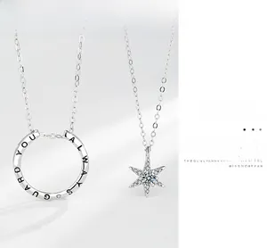 Vue détaillée des colliers de couple en argent S925 avec pendentifs hexagramme et anneau