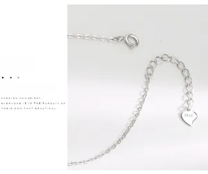 Détail du bracelet en argent S925 montrant le fermoir mousqueton et la chaînette