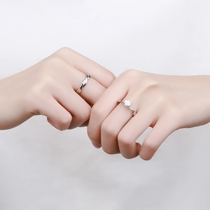 Minimalist sterling silver couple rings featuring a twisted band and shell-shaped detail