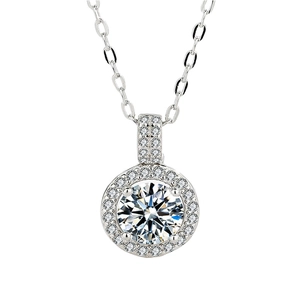 Collier halo classique en argent sterling S925 avec pendentif moissanite de 1ct