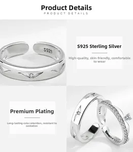 Vue macro détaillée de bagues de couple en argent sterling S925 avec poinçons gravés