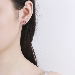 Orecchini a lobo minimalisti in argento 925 a cuore cavo in oro rosa per donna