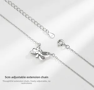 Détail du collier libellule en argent S925 avec chaîne d'extension réglable de 5 cm