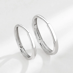 S925 sterling silver hoop earrings set with polished finish and frosted inner texture