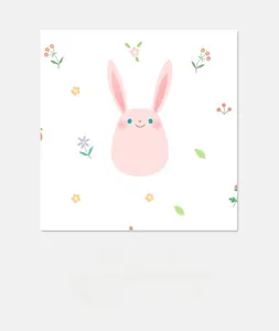 Détail de la boucle d'oreille lapin rose minimaliste en argent S925 avec diamants