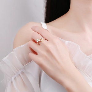 Elegant adjustable S925 silver flower ring with pearl and zircon on model finger