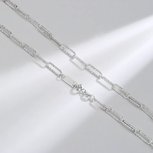 Sparkling S925 sterling silver paperclip chain necklace with diamond-cut texture details