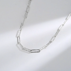 S925 sterling silver paperclip link necklace with hammered texture and modern minimalist style