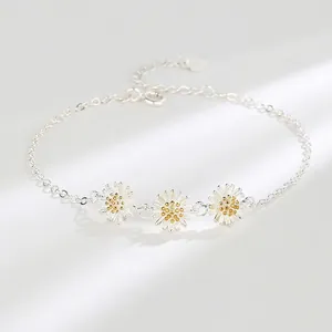 S925 Sterling Silver Daisy Flower Bracelet For Women Minimalist Sweet Small Daisy Hand Jewelry With Adjustable Heart Tag Chain