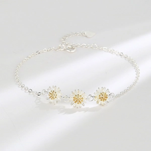 Elegant S925 sterling silver daisy bracelet with adjustable heart charm for women