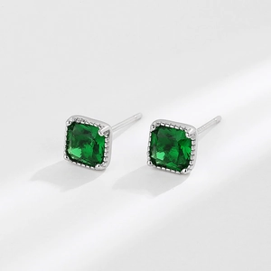 Elegante S925 Silber Ohrstecker mit quadratischem Smaragd-Zirkon und Vintage-Perlenrand