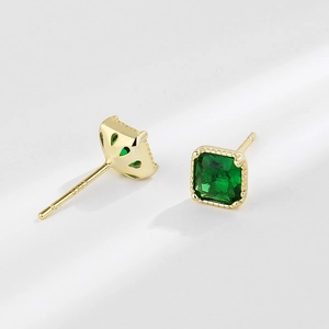 S925 Sterling Silber Ohrstecker mit quadratischem Smaragd-Zirkon in 4-Krallen-Fassung