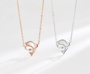 Détails des pendentifs dauphin en argent et or rose avec nacre blanche et zircone
