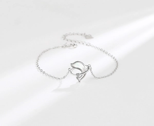 Detail view of S925 silver dolphin bracelet with white mother-of-pearl and heart gem