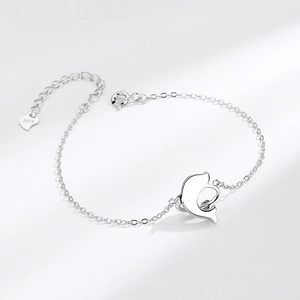 Elegant S925 sterling silver dolphin bracelet featuring a polished minimalist dolphin charm