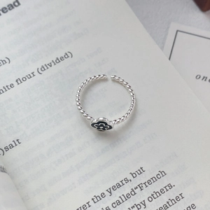 S925 sterling silver black enamel flower ring with elegant twisted open band design