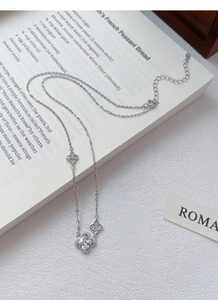 Macro de collier trèfle en argent S925 avec pendentif en zircone cubique carrée