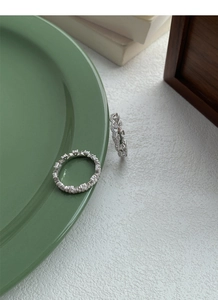 Détail de bagues en argent sterling S925 serties de micro-oxydes de zirconium