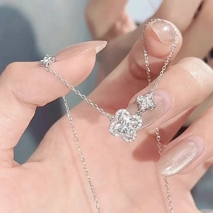 Collier trèfle exquis en argent sterling S925 avec pavé de zircons étincelants