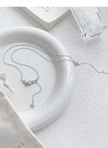 Detail of S925 sterling silver Y-shaped necklace with star pendants and zircon stones