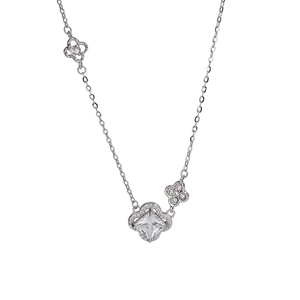 Collier trèfle élégant en argent sterling S925 avec une pierre de zircone carrée