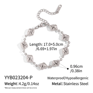 Detailed size specifications of shell-shaped stainless steel bracelet with 17+5cm extension