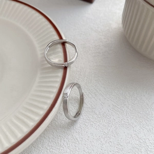 Bagues de couple minimalistes en argent S999 brossé avec petits accents de diamant