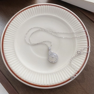 S925 silver necklace with white chalcedony pendant displayed on a ceramic plate