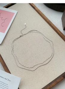 Detail van dubbellaagse S925 sterling zilveren Chopin-ketting met karabijnsluiting