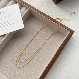 Elegante S925 sterling zilveren Chopin-ketting gepresenteerd in een houten sieradendoos