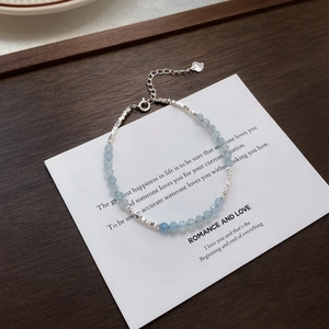 Bracciale in argento S925 con acquamarina naturale, ciondolo a cuore e chiusura a moschettone