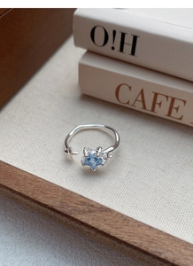 Detail von 925 Sterling Silber Ring mit blauem Stern-Edelstein und Wellenband-Design