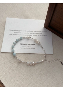 Détail du bracelet en argent S925 avec perles d'aigue-marine et perles d'eau douce