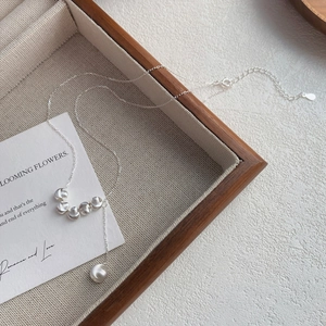 Minimalistische 925 Sterling Silber Halskette mit mattierten Perlen und Tropfenanhänger