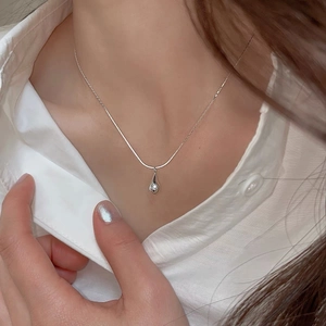 Elegant S925 sterling silver waterdrop necklace with starburst detail on model