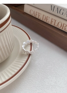 Detailed close-up of matte S925 sterling silver ring with vintage rose floral relief patterns