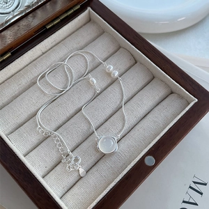 Collana in Argento Sterling S925 Con Ciondolo Rotondo in Calcedonio Bianco e Perle d'Acqua Dolce Gioielli Eleganti Donna