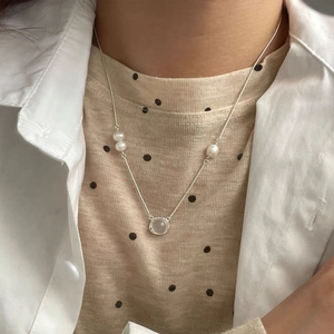 Collana in argento sterling S925 con perle d'acqua dolce naturali e ciondolo con gemma tonda