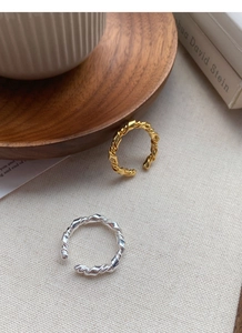 Detailed view of handmade twisted S925 silver rings in gold and silver finish